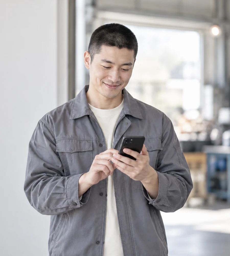 진해 일수 상담을 휴대전화로 안내받는 고객